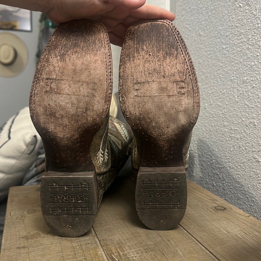 Size 9 women’s corral boots. Square toe - Picture 6 of 9